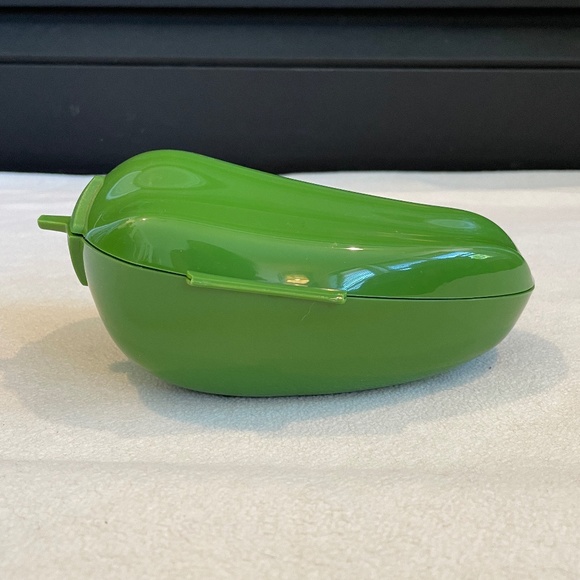BNWOT Tupperware Chili Pepper Keeper in Green - Picture 6 of 9